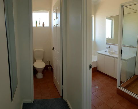 Caravel Beach House Mandurah - Foster Accommodation 10