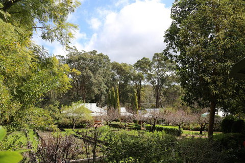 Two Sisters Chalets - Foster Accommodation 20