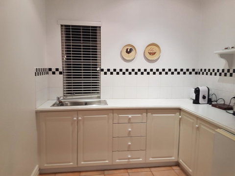 Two Sisters Chalets - Foster Accommodation 11