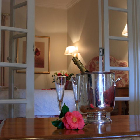 Two Sisters Chalets - Foster Accommodation 26