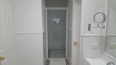 Two Sisters Chalets - Foster Accommodation 5