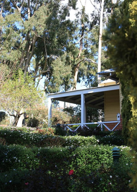 Two Sisters Chalets - Foster Accommodation 23