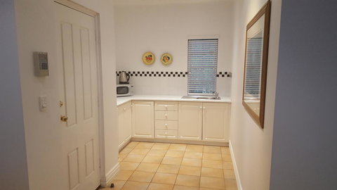 Two Sisters Chalets - Foster Accommodation 3