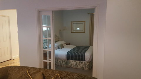 Two Sisters Chalets - Foster Accommodation 7