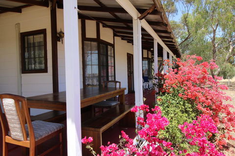 Daisy Cottage - Foster Accommodation 0