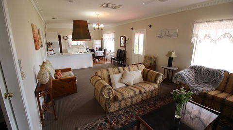 Daisy Cottage - Foster Accommodation 2