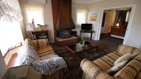 Daisy Cottage - Foster Accommodation 24