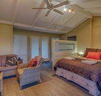 Windfall Estate Vineyard Cottage - Foster Accommodation