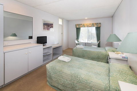Augusta Hotel Motel - Foster Accommodation 1