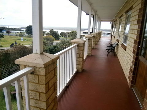 Baywatch Retreat Augusta - Foster Accommodation 28