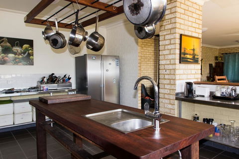 Baywatch Retreat Augusta - Foster Accommodation 4