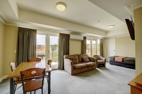 The Jetty Resort - Foster Accommodation 24