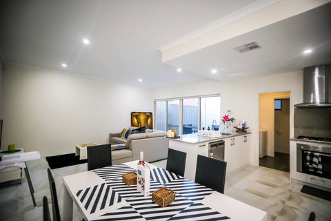 VIP Stays - Villa De Burswood Luxury 3BR Suite W/ King Bed FREE WIFI - Foster Accommodation 21