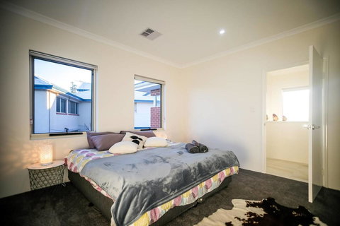 VIP Stays - Villa De Burswood Luxury 3BR Suite W/ King Bed FREE WIFI - Foster Accommodation 16