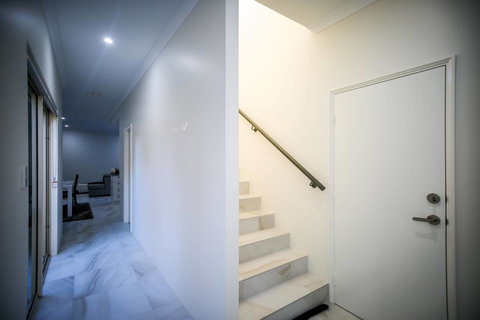 VIP Stays - Villa De Burswood Luxury 3BR Suite W/ King Bed FREE WIFI - Foster Accommodation 25