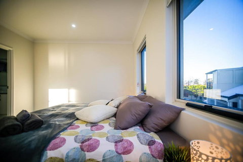 VIP Stays - Villa De Burswood Luxury 3BR Suite W/ King Bed FREE WIFI - Foster Accommodation 1