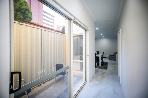 VIP Stays - Villa De Burswood Luxury 3BR Suite W/ King Bed FREE WIFI - Foster Accommodation 12