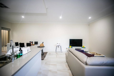 VIP Stays - Villa De Burswood Luxury 3BR Suite W/ King Bed FREE WIFI - Foster Accommodation 8