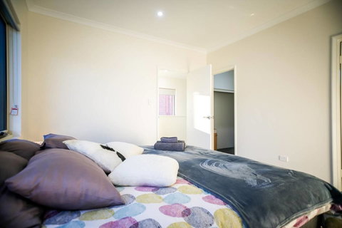 VIP Stays - Villa De Burswood Luxury 3BR Suite W/ King Bed FREE WIFI - Foster Accommodation 11
