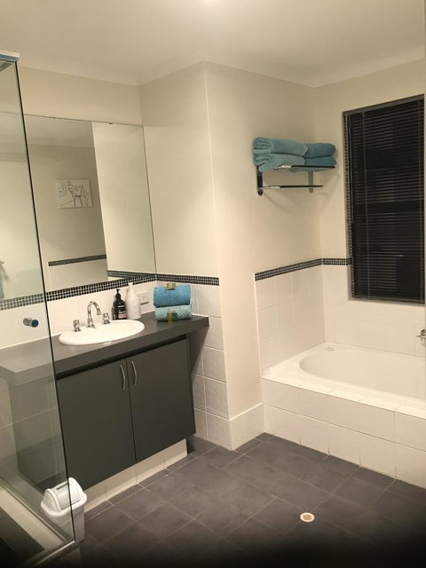 THE SANCTUARY LUXURY HOLIDAY HOME - Foster Accommodation 6