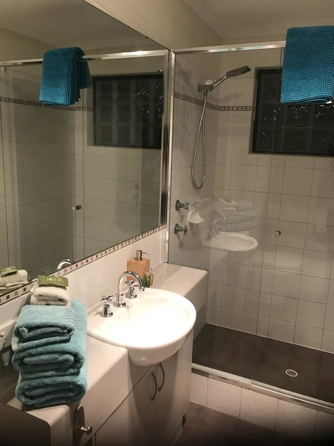 THE SANCTUARY LUXURY HOLIDAY HOME - Foster Accommodation 2
