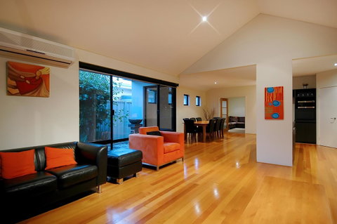 THE SANCTUARY LUXURY HOLIDAY HOME - Foster Accommodation 15