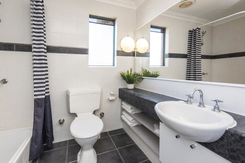Subiaco Village - 34 - Foster Accommodation 10