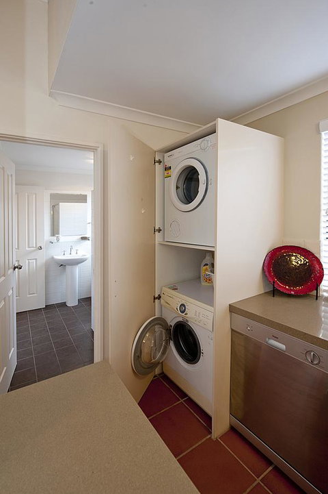 Como Executive Apartment - Foster Accommodation 14