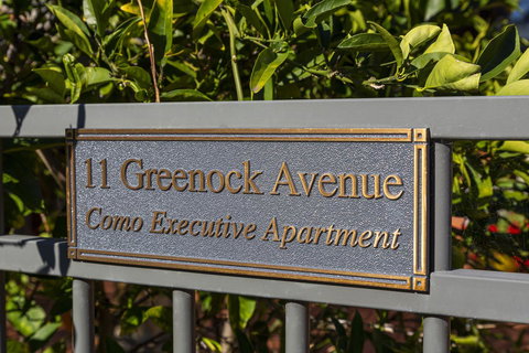 Como Executive Apartment - Foster Accommodation 18