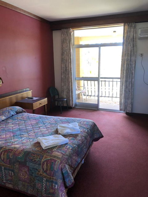 Kambalda Hotel - Foster Accommodation 2