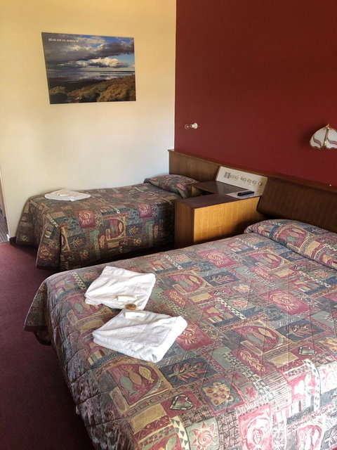 Kambalda Hotel - Foster Accommodation 6