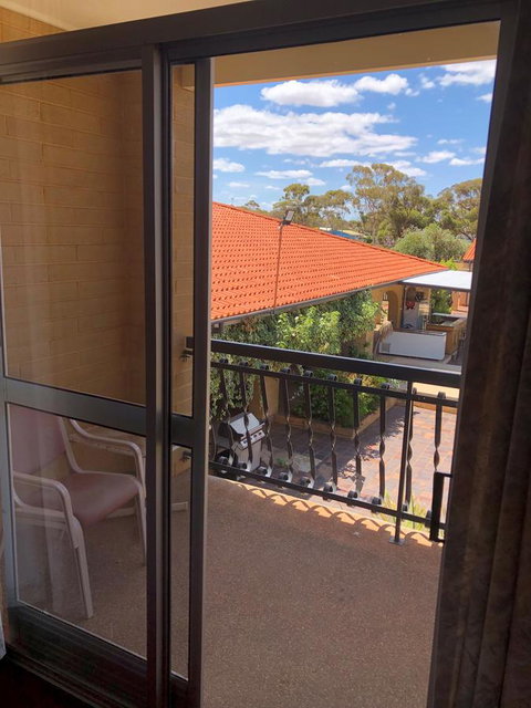 Kambalda Hotel - Foster Accommodation 15