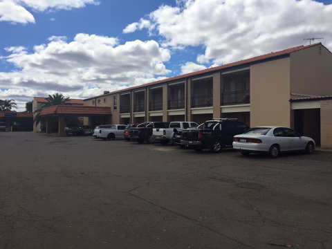 Kambalda Hotel - Foster Accommodation 25