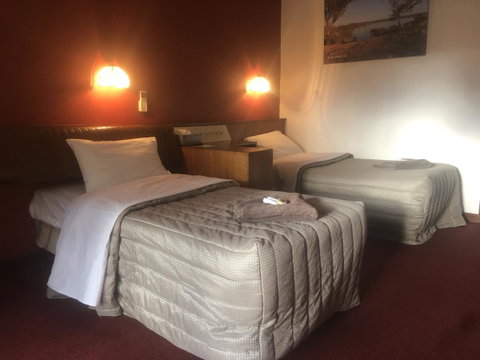 Kambalda Hotel - Foster Accommodation 36