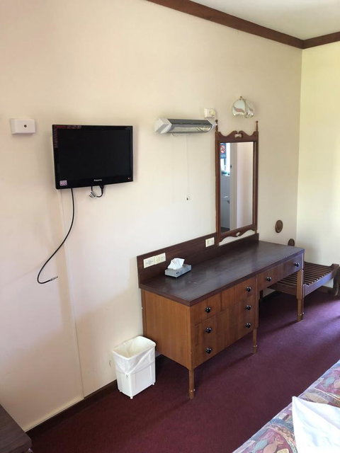 Kambalda Hotel - Foster Accommodation 7