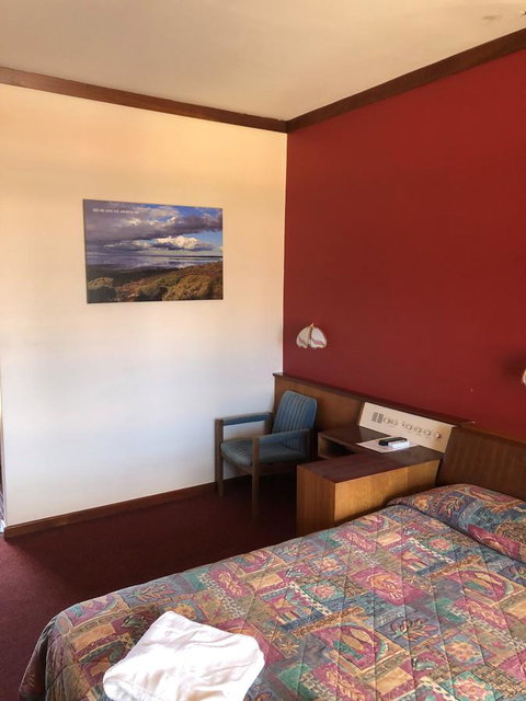 Kambalda Hotel - Foster Accommodation 13