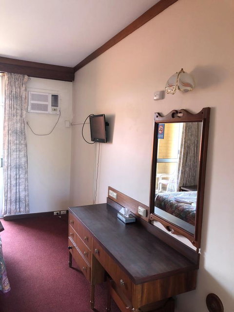 Kambalda Hotel - Foster Accommodation 10