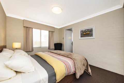 Subiaco Village 18 - Foster Accommodation 11