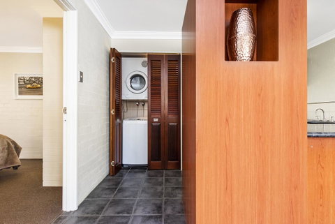 Subiaco Village 18 - Foster Accommodation 8