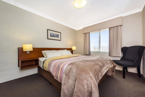 Subiaco Village 18 - Foster Accommodation 14