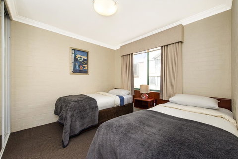 Subiaco Village 18 - Foster Accommodation 17