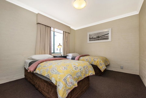 Subiaco Village 18 - Foster Accommodation 10