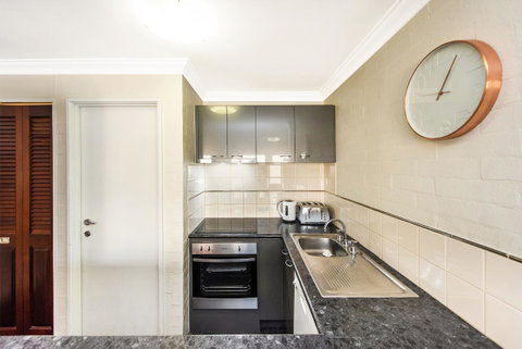 Subiaco Village 18 - Foster Accommodation 6