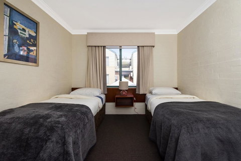 Subiaco Village 18 - Foster Accommodation 16