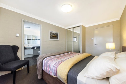 Subiaco Village 18 - Foster Accommodation 13