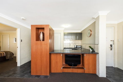 Subiaco Village 18 - Foster Accommodation 7