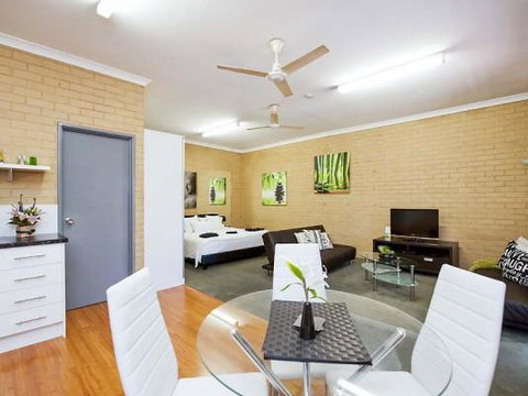 Garden Studio - Foster Accommodation 4