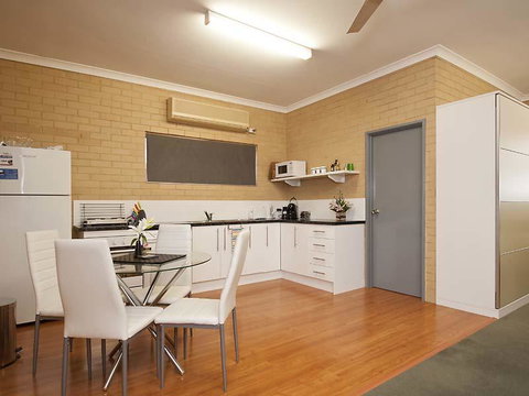 Garden Studio - Foster Accommodation 2