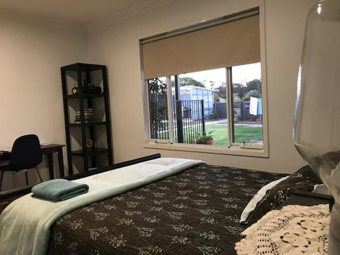 The Mains Guest House 2 Bedroom Farm Stay - Foster Accommodation 3