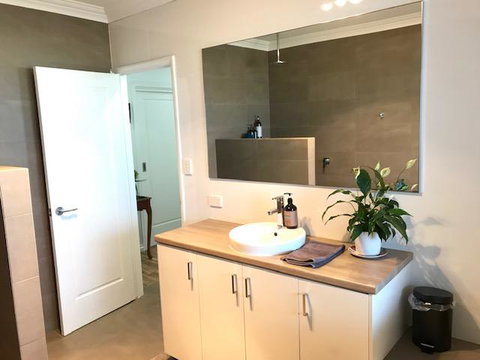 The Mains Guest House 2 Bedroom Farm Stay - Foster Accommodation 9